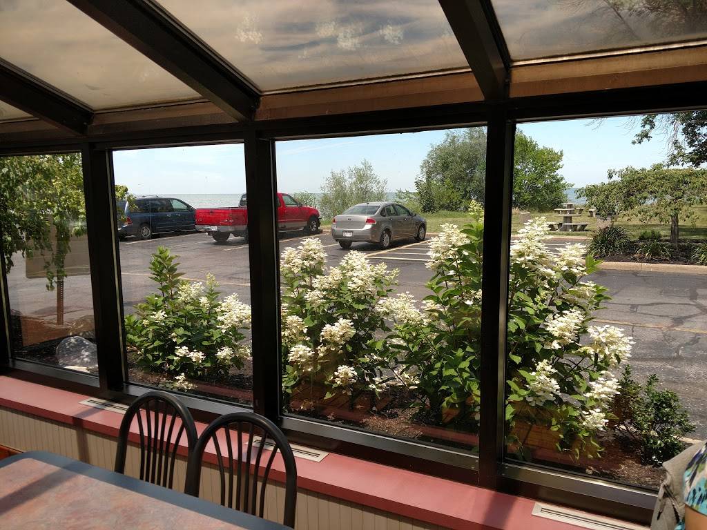 Burger King | restaurant | 1715 E Perry St, Port Clinton, OH 43452, USA | 4197346040 OR +1 419-734-6040