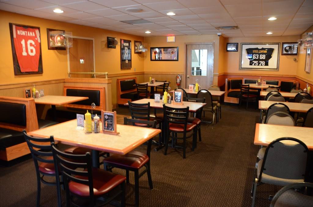 Cornerstone Sports Pub & Eatery | restaurant | 24 S Main St, Oconomowoc, WI 53066, USA | 2625601368 OR +1 262-560-1368