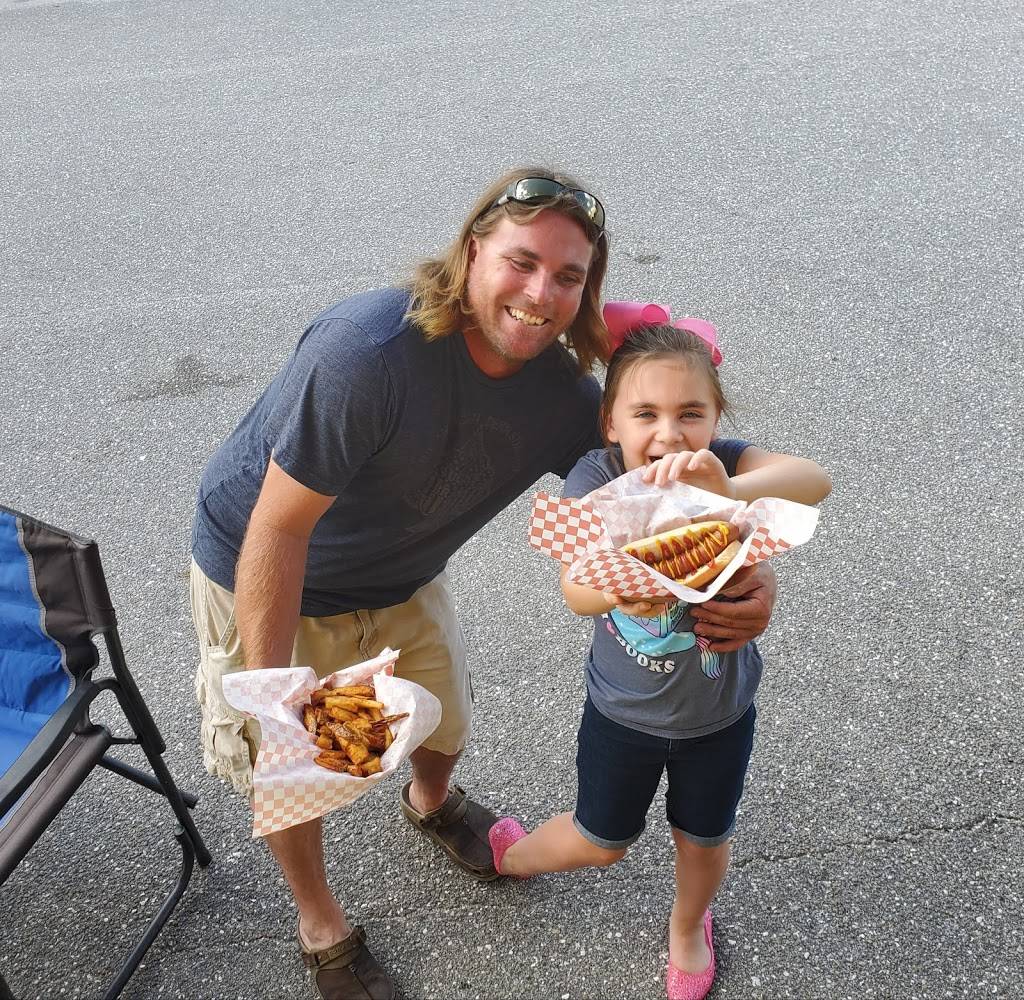 Uncle Franks Hot Dogs | restaurant | 19190 Cochran Blvd Edgewater Church parking lot, Port Charlotte, FL 33952, USA | 9416266590 OR +1 941-626-6590