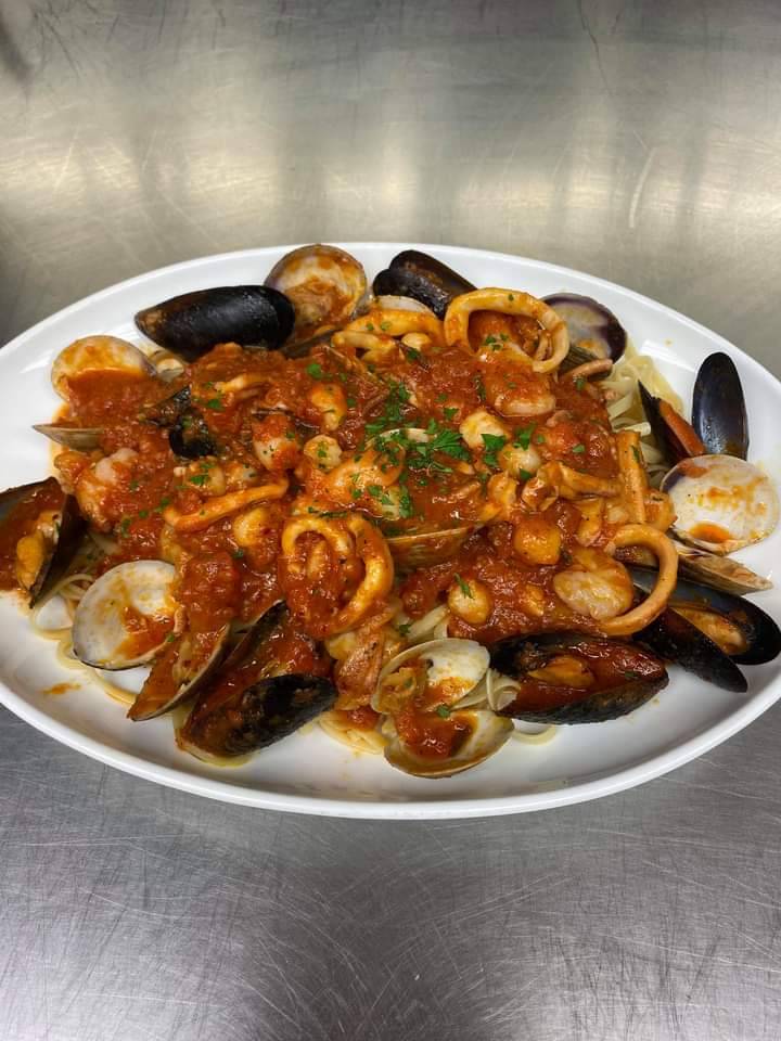 Paulinas Pizza and Restaurant | restaurant | 1067 Broadway, Esopus, NY 12429, USA | 8453843046 OR +1 845-384-3046