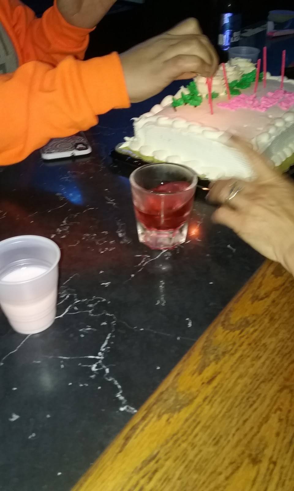 Riff Raffs | restaurant | 2409 English Ave, Indianapolis, IN 46203, USA | 3174232383 OR +1 317-423-2383