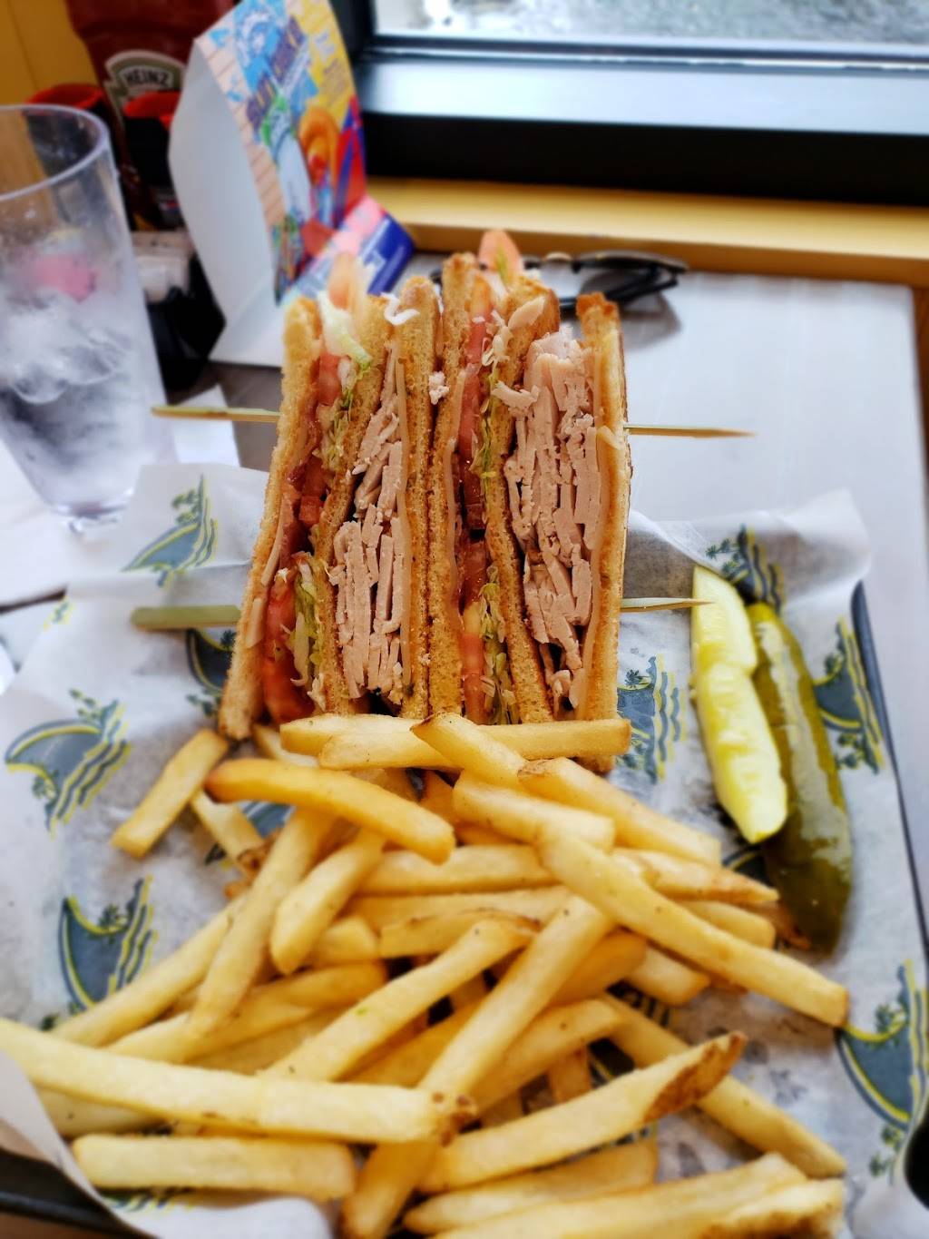 LandShark Bar & Grill | restaurant | 515 Parkway, Gatlinburg, TN 37738, USA | 8652777008 OR +1 865-277-7008