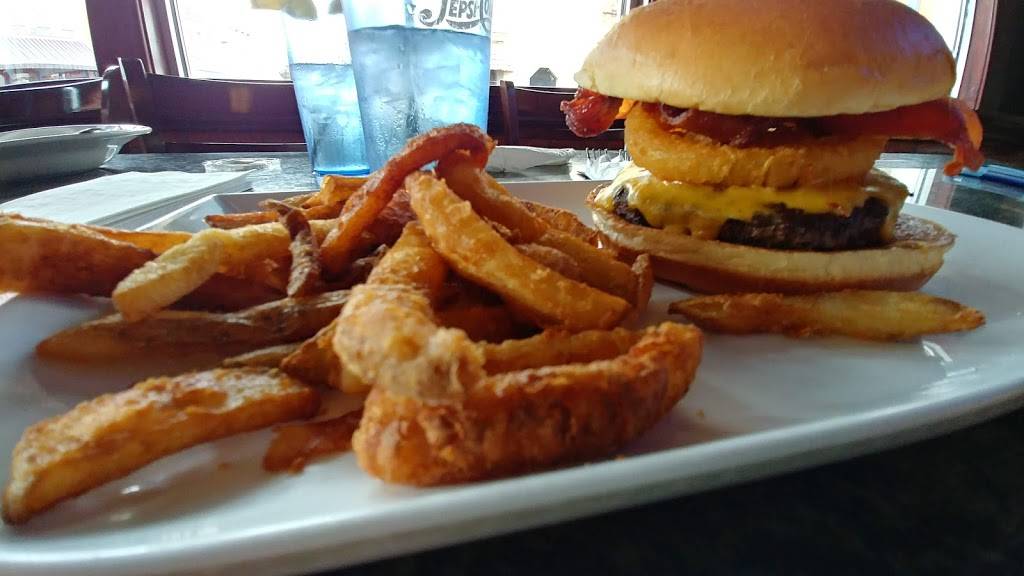 Ziggys Pub & Restaurant | restaurant | 193 Park Ave, Amherst, OH 44001, USA | 4409853663 OR +1 440-985-3663