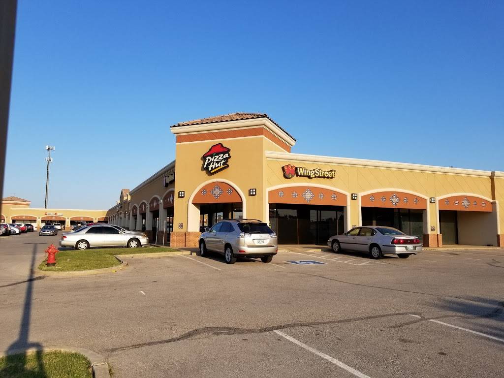 Pizza Hut | meal takeaway | 12100 N Rockwell Ave, Oklahoma City, OK 73162, USA | 4057218666 OR +1 405-721-8666