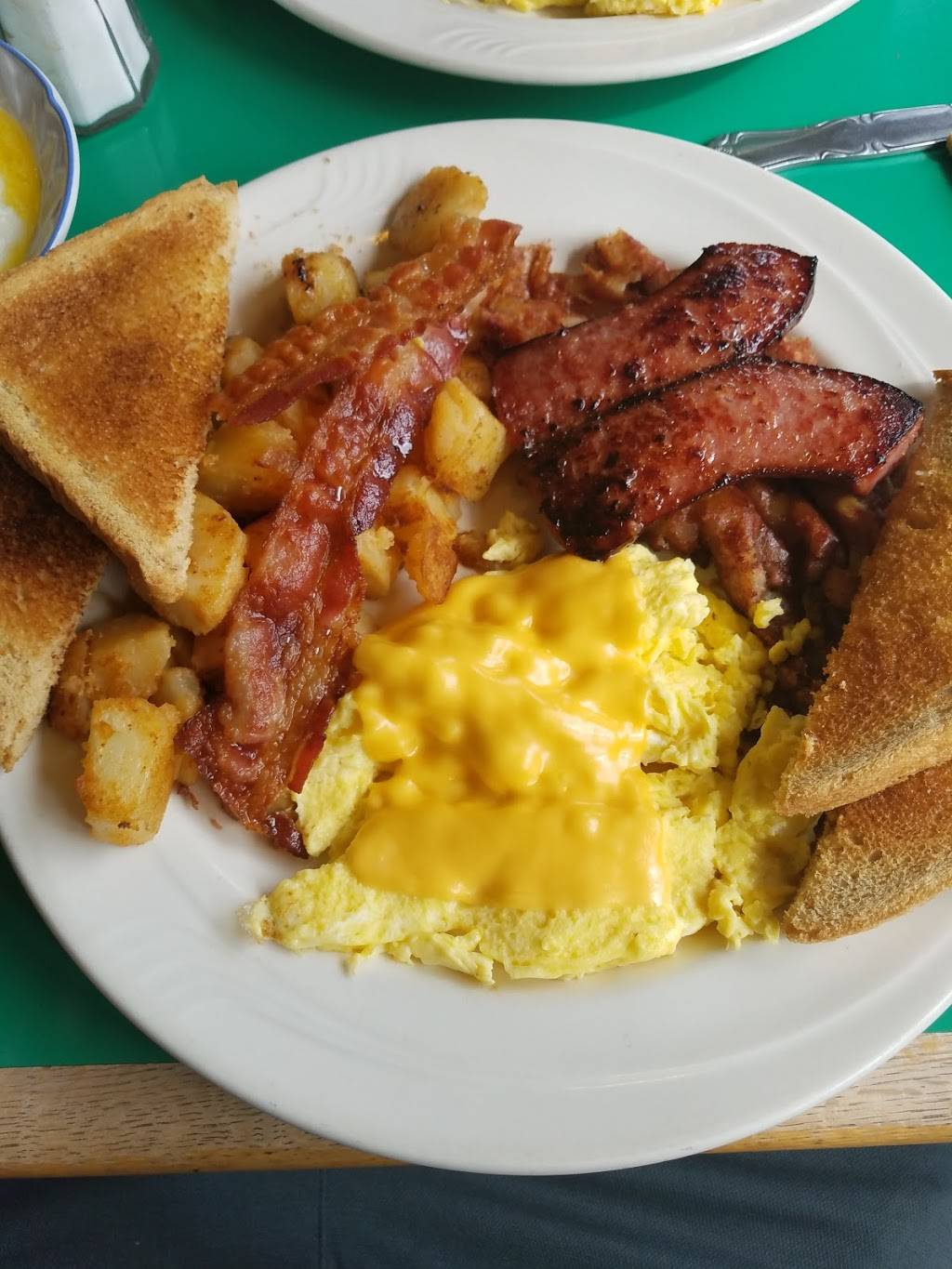 Goodman Family Restaurant | restaurant | 495 Goodman St N, Rochester, NY 14609, USA | 5855466002 OR +1 585-546-6002