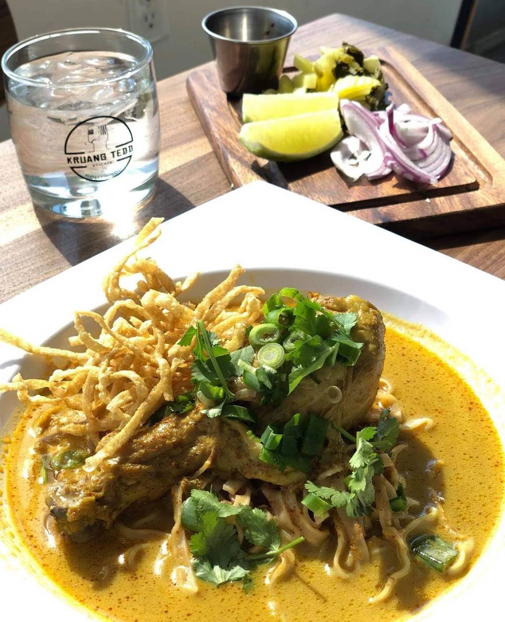 Kruang Tedd | restaurant | 5151 Hollywood Blvd, Los Angeles, CA 90027, USA | 3236679800 OR +1 323-667-9800