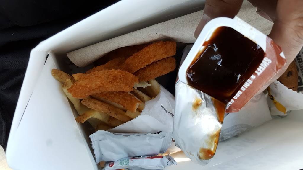 Carls Jr. | restaurant | 373 Aviation Blvd, Santa Rosa, CA 95403, USA | 7075755945 OR +1 707-575-5945