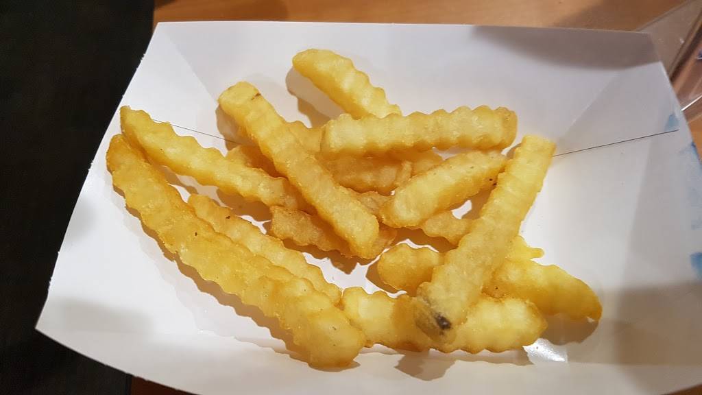 Culvers | restaurant | 3035 W Shore Dr, Holland, MI 49424, USA | 6163998475 OR +1 616-399-8475