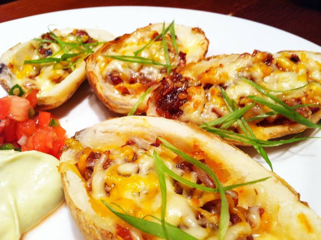 The Boundary Tavern and Grille | restaurant | 1932 W Division St, Chicago, IL 60622, USA | 7732781919 OR +1 773-278-1919