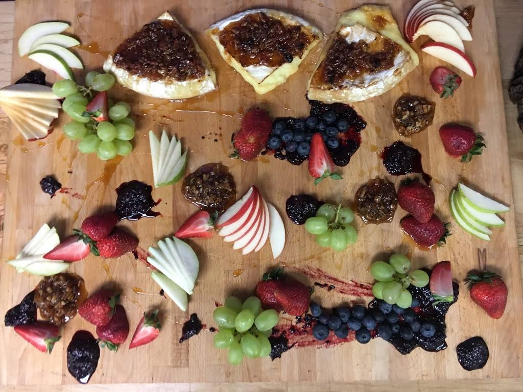 Table 33 | restaurant | 130 W 2nd St, Dayton, OH 45402, USA | 9379993070 OR +1 937-999-3070