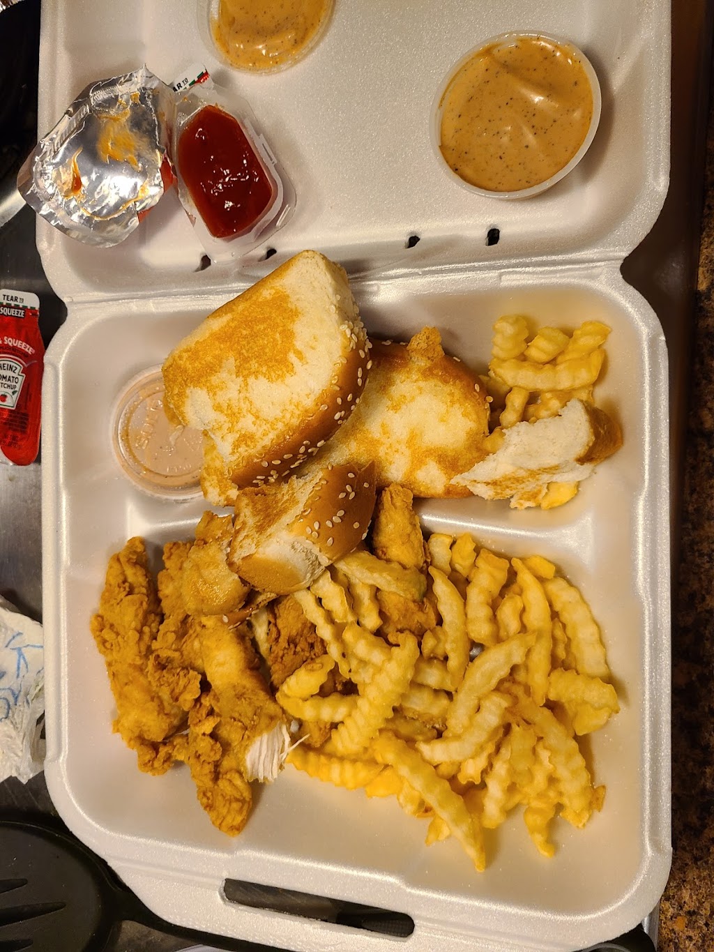 Raising Canes Chicken Fingers | meal takeaway | 206 Thomas Rd, West Monroe, LA 71291, USA | 3183223118 OR +1 318-322-3118