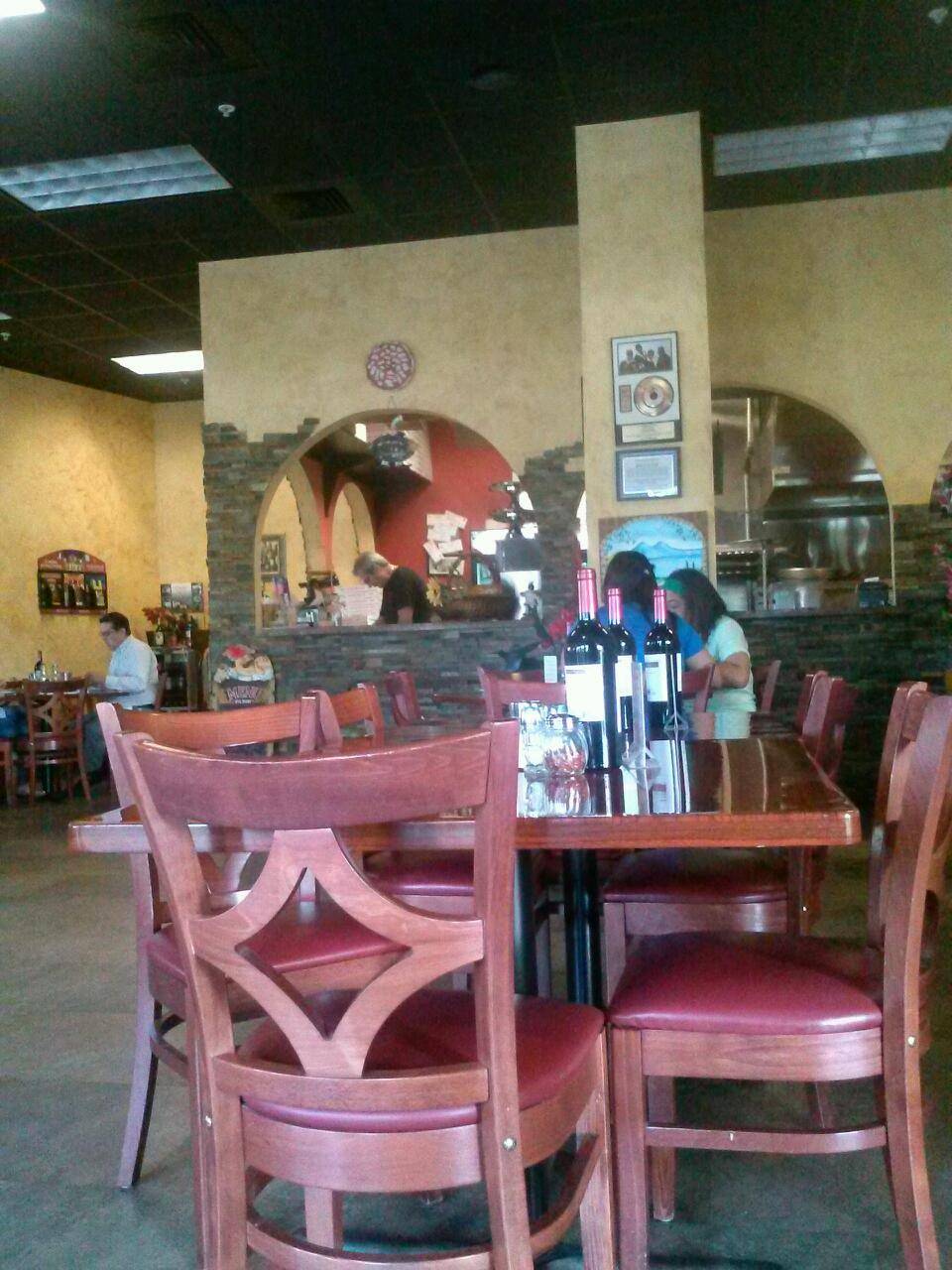 La Famiglia | restaurant | 11655 Red Rd, Miramar, FL 33025, USA | 9548627499 OR +1 954-862-7499