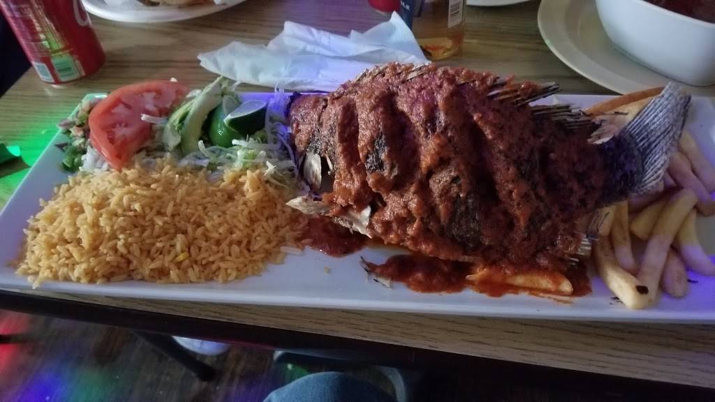 Taqueria El Chilo | restaurant | 311 E Lake St, Minneapolis, MN 55408, USA | 6123547346 OR +1 612-354-7346