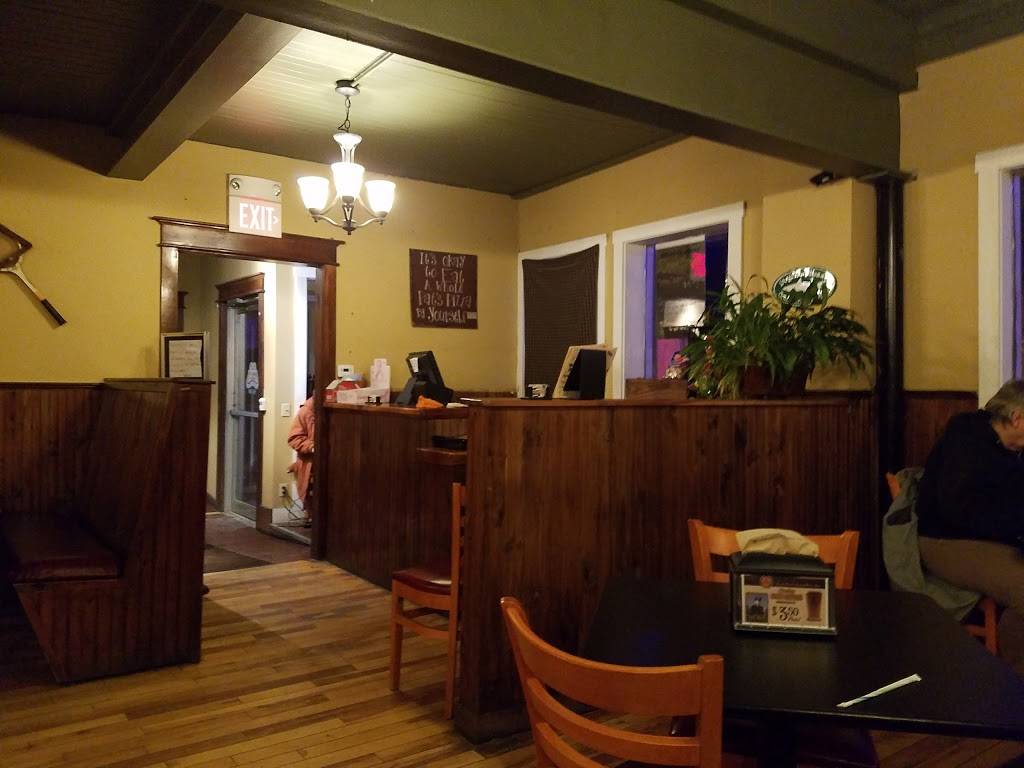 Pats Pizza Dover-Foxcroft | restaurant | 100 E Main St, Dover-Foxcroft, ME 04426, USA | 2075642500 OR +1 207-564-2500