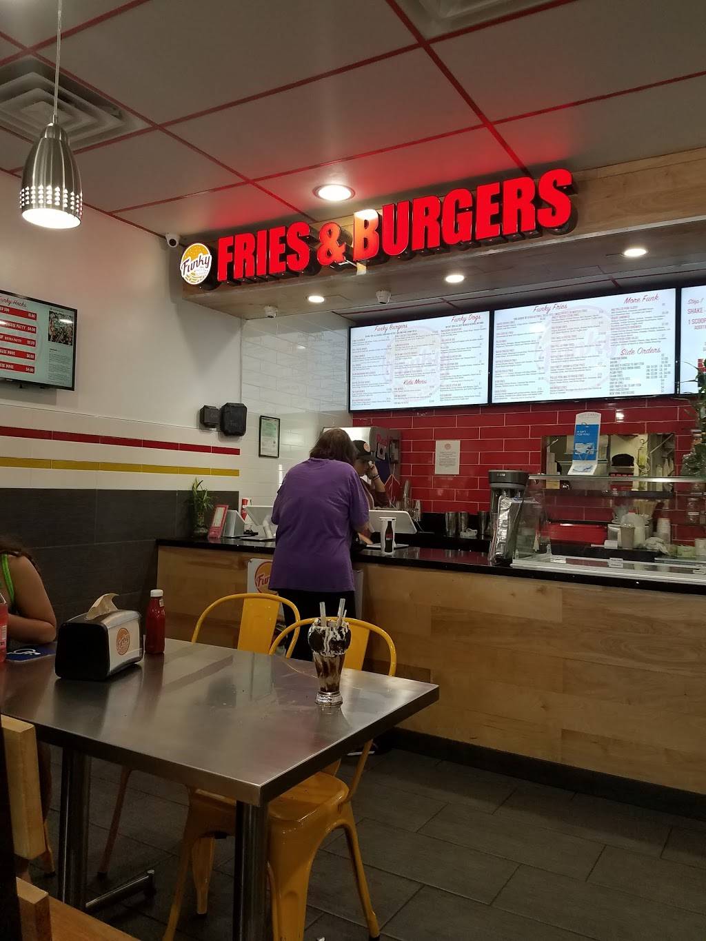 Funky Fries and Burgers | restaurant | 1480 Jamacha Road #203, El Cajon, CA 92019, USA | 6193285959 OR +1 619-328-5959