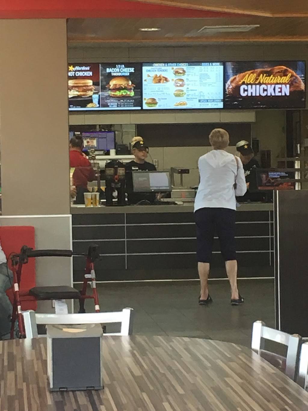 Hardees | restaurant | 230 S 8th St, Medford, WI 54451, USA | 7157485115 OR +1 715-748-5115