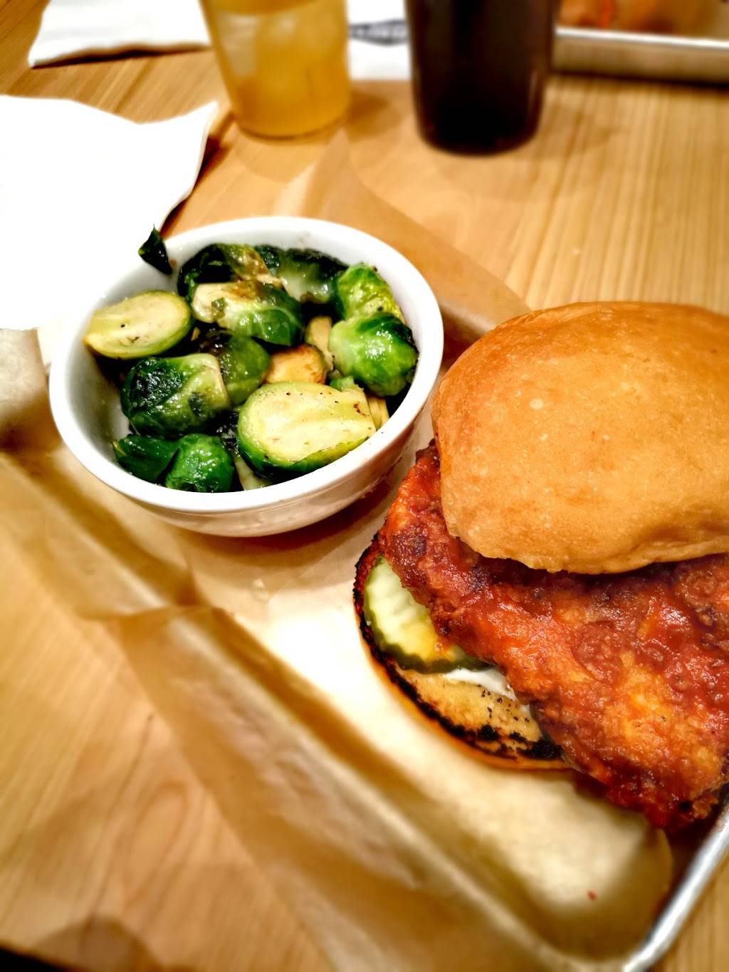 Independent Burger & Bar East | restaurant | 2260 N Zaragoza Rd #27, El Paso, TX 79938, USA | 9152342887 OR +1 915-234-2887