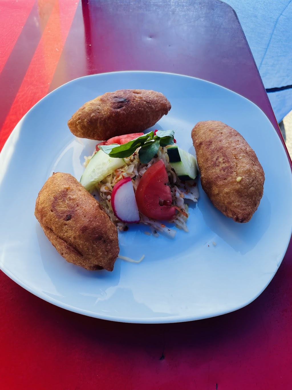 Lucas pupuseria | restaurant | 1131 W Gage Ave, Los Angeles, CA 90044, USA | 3232293487 OR +1 323-229-3487