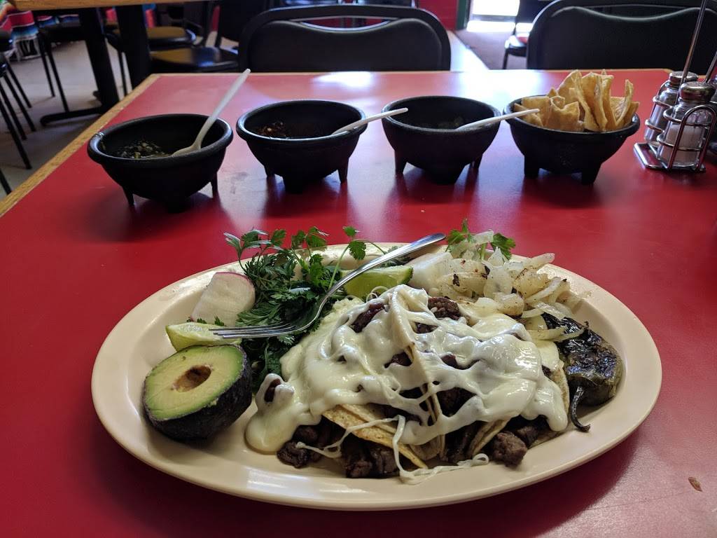 El Toro Bronco | restaurant | 3825 N Piedras St #3921, El Paso, TX 79930, USA | 9155664420 OR +1 915-566-4420