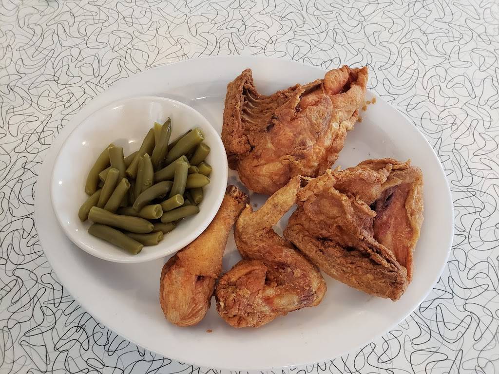 Highland Diner | restaurant | 418 Walnut St, Highland, IL 62249, USA | 6186547481 OR +1 618-654-7481