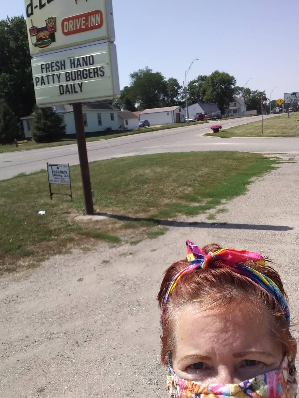 D-Lux Drive In | restaurant | 90 3rd St NW, Hartley, IA 51346, USA | 7129283453 OR +1 712-928-3453