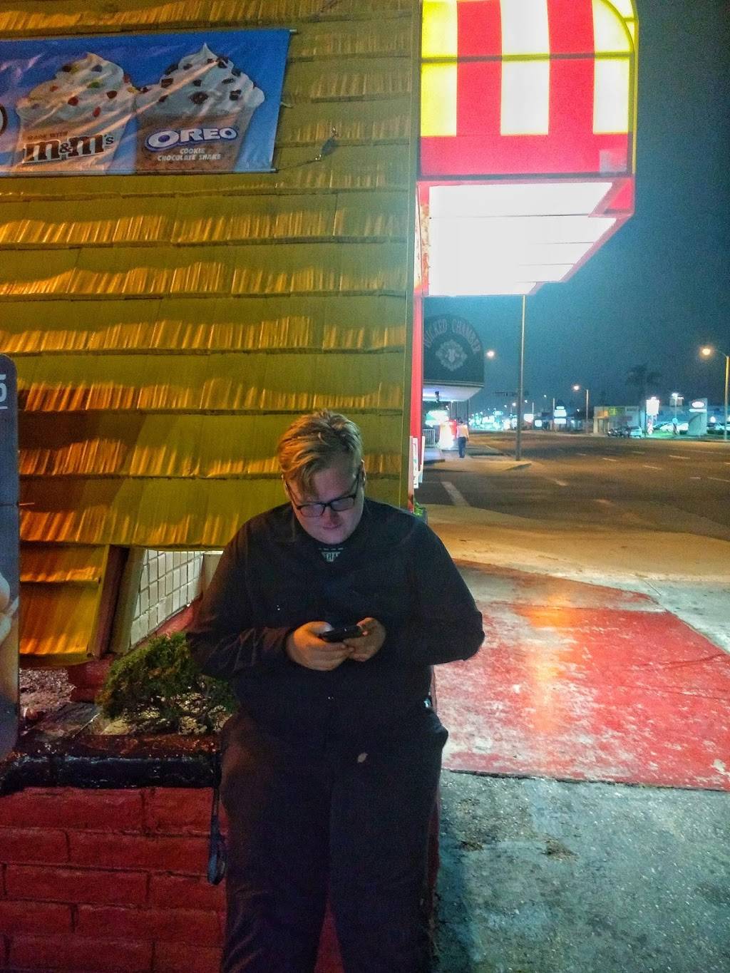 Wienerschnitzel | restaurant | 1951 Harbor Blvd, Costa Mesa, CA 92626, USA | 9496315181 OR +1 949-631-5181