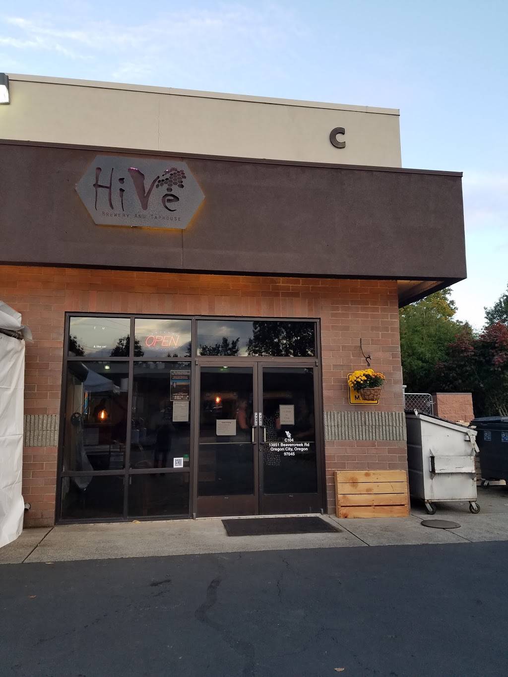The HiVe Taphouse | restaurant | 13851 Beavercreek Rd c104, Oregon City, OR 97045, USA | 5033055055 OR +1 503-305-5055