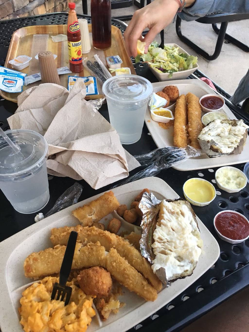 Captain Ds | restaurant | 415 Columbia Ave, Lexington, SC 29072, USA | 8033998964 OR +1 803-399-8964