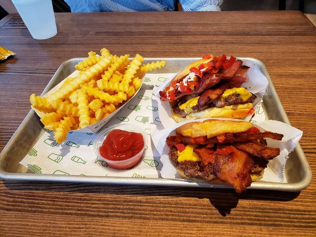 Shake Shack | restaurant | 120 Promenade Way Suite A, Thousand Oaks, CA 91362, USA | 8053095941 OR +1 805-309-5941