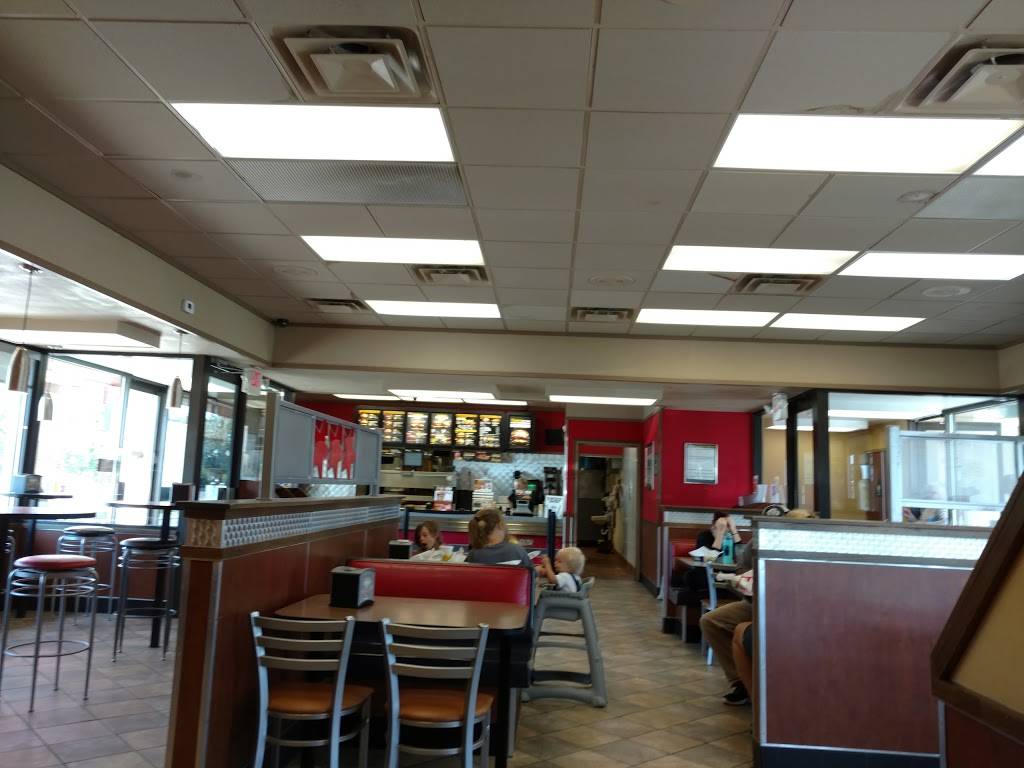 Hardees | restaurant | 3301 W 3rd St, Bloomington, IN 47404, USA | 8123337315 OR +1 812-333-7315