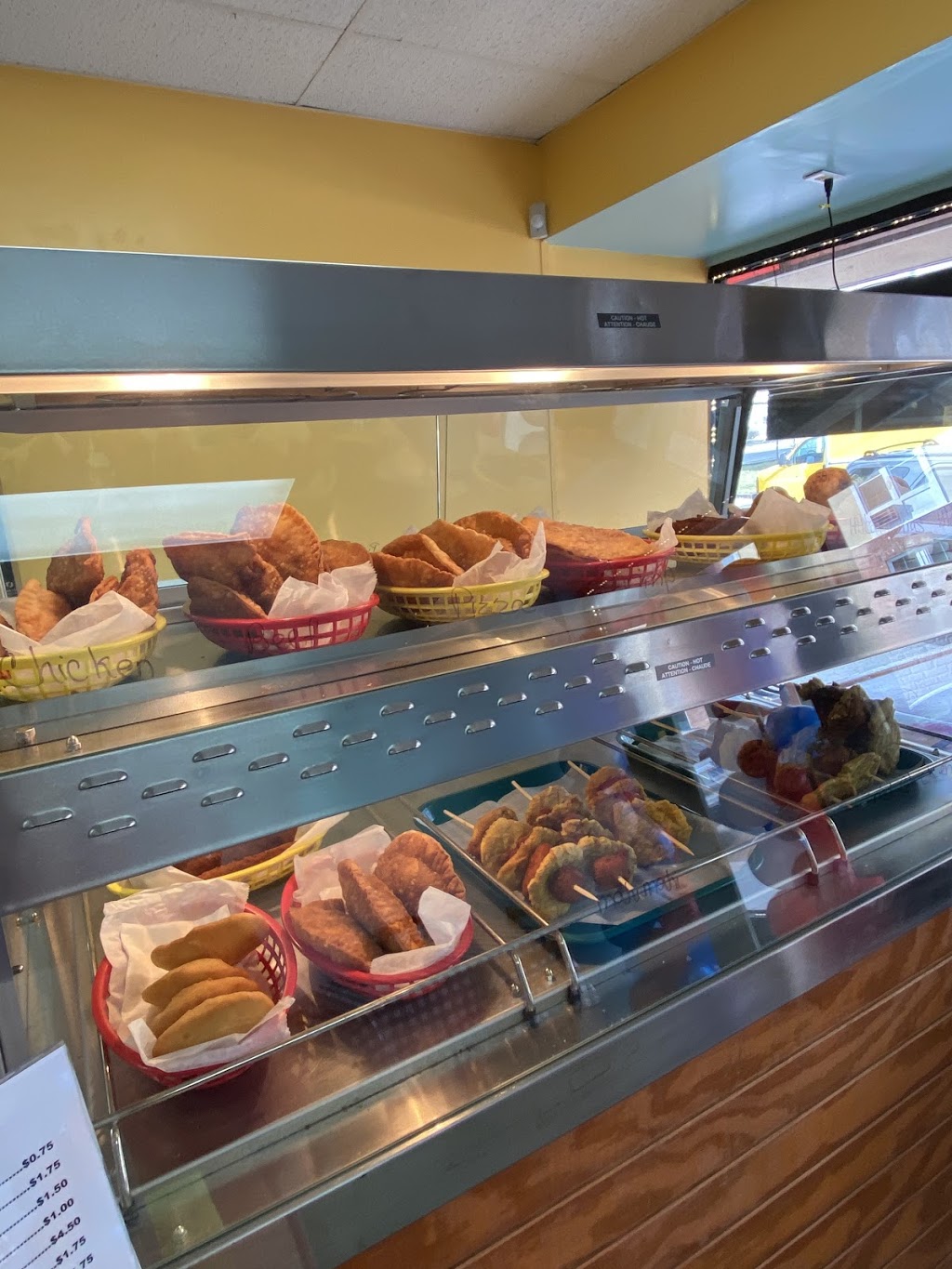 Tropical Taste and Grill | restaurant | 606 S Main St, Waterbury, CT 06706, USA | 2037253478 OR +1 203-725-3478