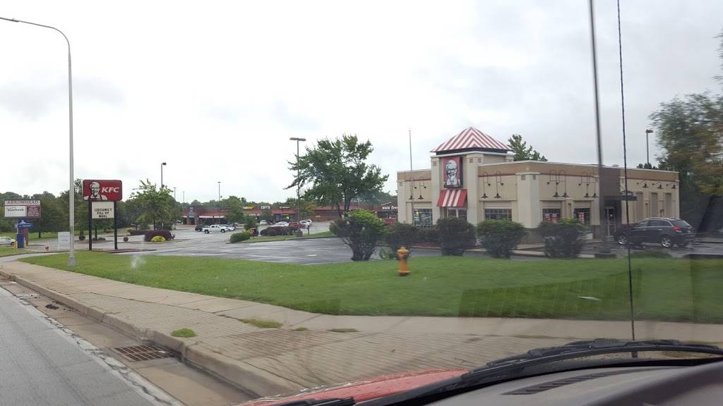 KFC | restaurant | 17837 E 24 Hwy Cir, Independence, MO 64056, USA | 8162570054 OR +1 816-257-0054