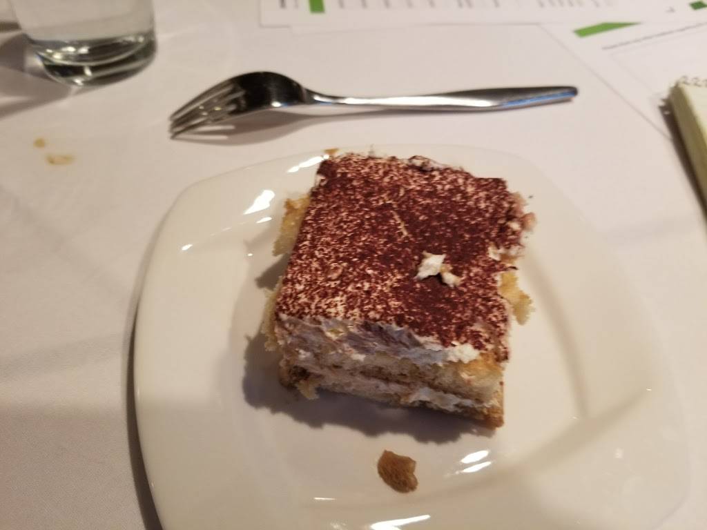 Towne Square Food & Spirits | restaurant | 1 Towne Square, Southfield, MI 48076, USA | 2482627922 OR +1 248-262-7922