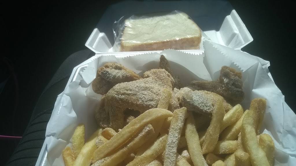 Fresh Fish and Fry | restaurant | 3140 S Martin Luther King Jr Blvd, Lansing, MI 48910, USA | 5178827007 OR +1 517-882-7007