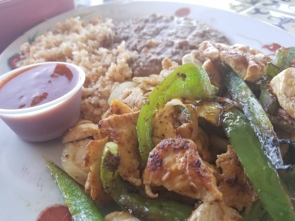 Antojitos Mexicanos | restaurant | 9736, 13289 CA-33, Gustine, CA 95322, USA | 2098291500 OR +1 209-829-1500