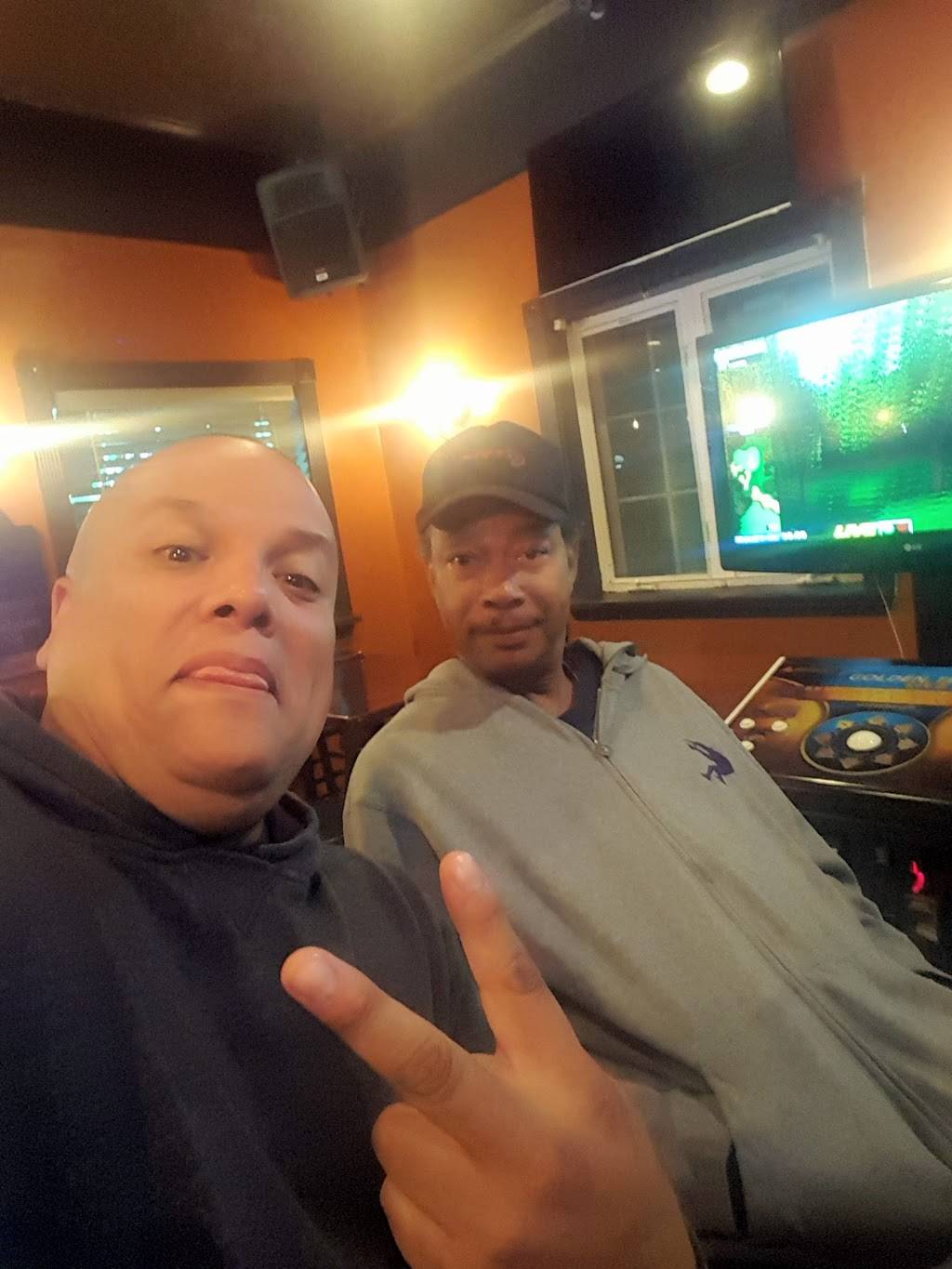 La Famiglia Bar & Grill | restaurant | 110 NY-311, Carmel Hamlet, NY 10512, USA | 8452284000 OR +1 845-228-4000