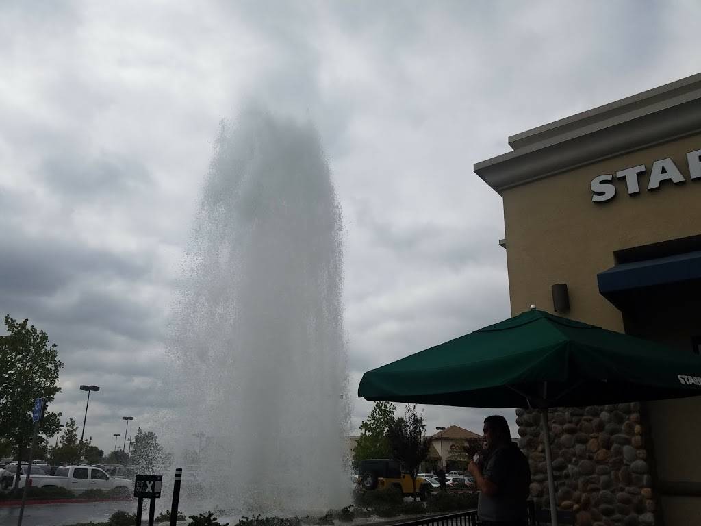 Starbucks | cafe | 16595 Sierra Lakes Pkwy, Fontana, CA 92336, USA | 9093683915 OR +1 909-368-3915