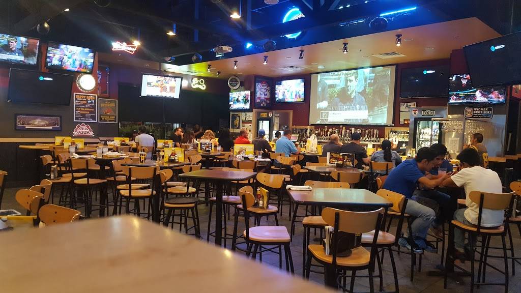 Buffalo Wild Wings | restaurant | 668 Clopper Rd, Gaithersburg, MD 20878, USA | 3013307300 OR +1 301-330-7300