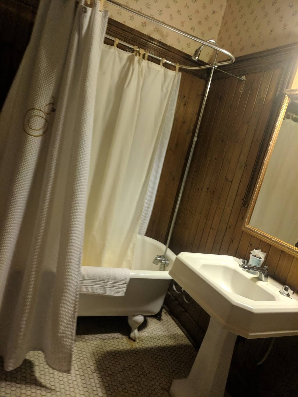 The Irwin Street Inn | restaurant | 522 N Irwin St, Hanford, CA 93230, USA | 5595838000 OR +1 559-583-8000