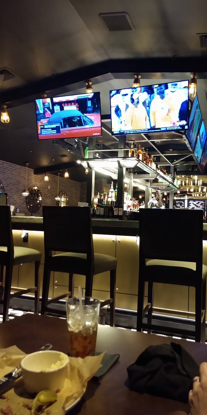 Tin Lizard Bar and Grill | restaurant | 21 Blackjack Blvd, East Peoria, IL 61611, USA | 3096997711 OR +1 309-699-7711