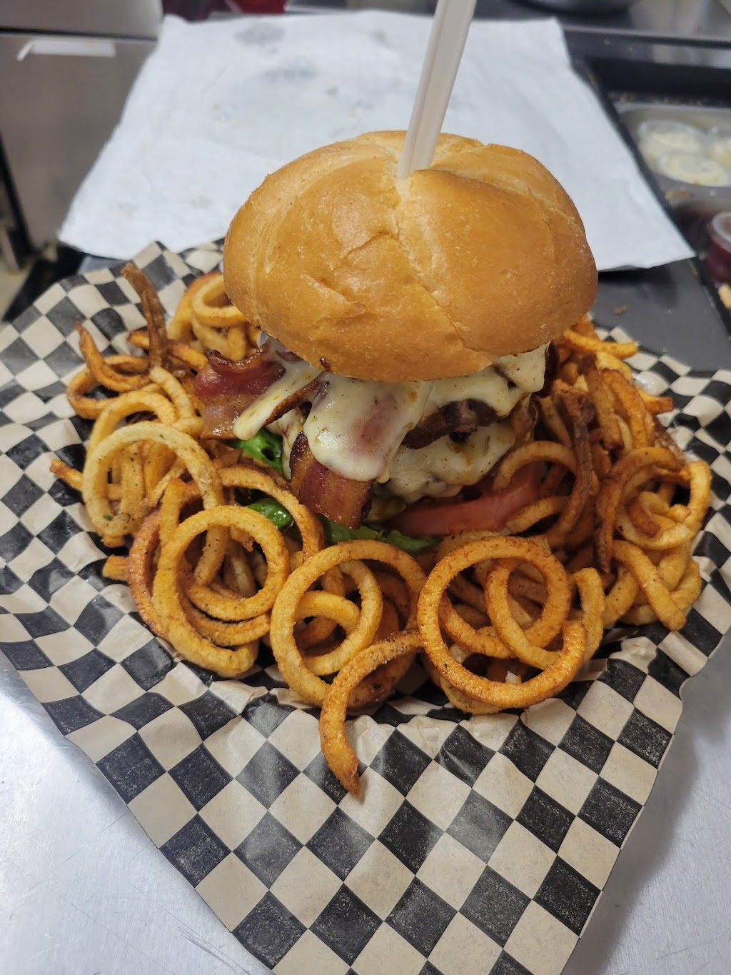 Jays Jukebox Burgers | restaurant | 1232 Commerce Ave, Longview, WA 98632, USA | 3602617879 OR +1 360-261-7879