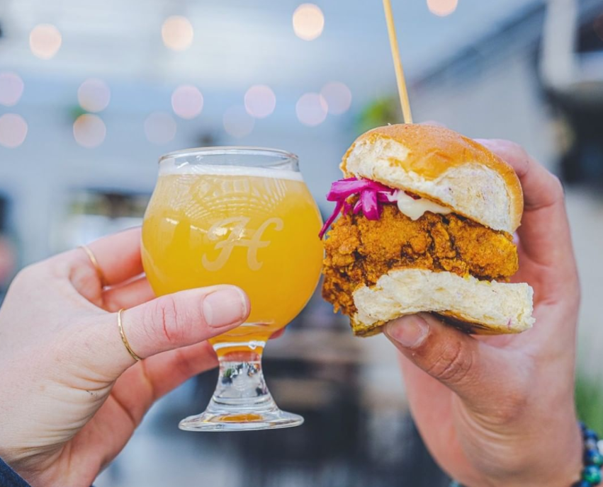 Rosemaries Burgers | restaurant | 4112 Napier St, San Diego, CA 92110, USA | 8329280647 OR +1 832-928-0647