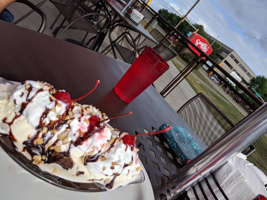 Snuffys Malt Shop | restaurant | 1200 W 98th St, Bloomington, MN 55431, USA | 9528881018 OR +1 952-888-1018