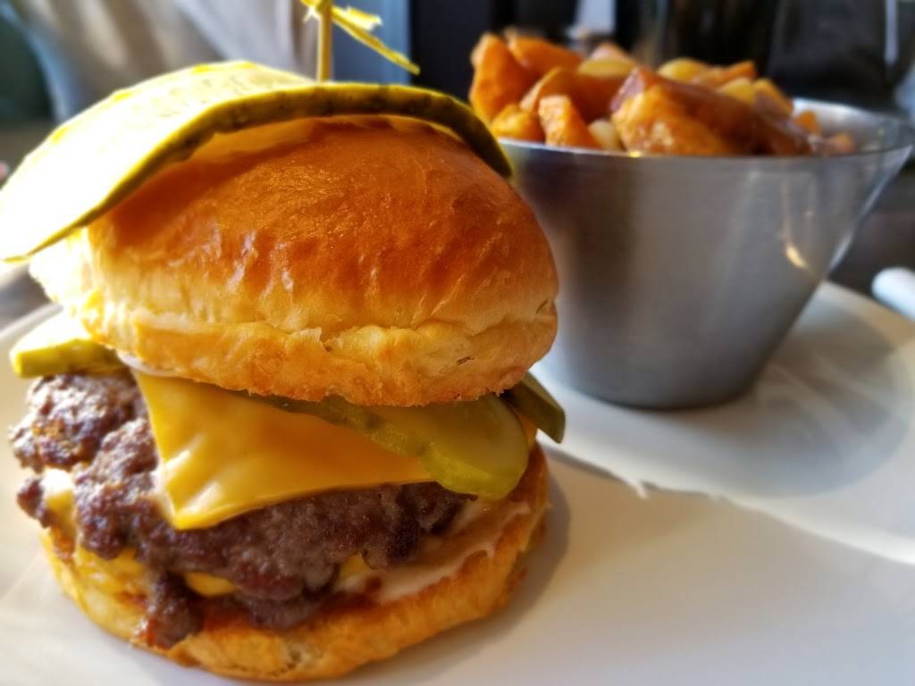 Factory House | restaurant | 5240 Tecumseh Rd E, Windsor, ON N8T 1C6, Canada | 5199158224 OR +1 519-915-8224