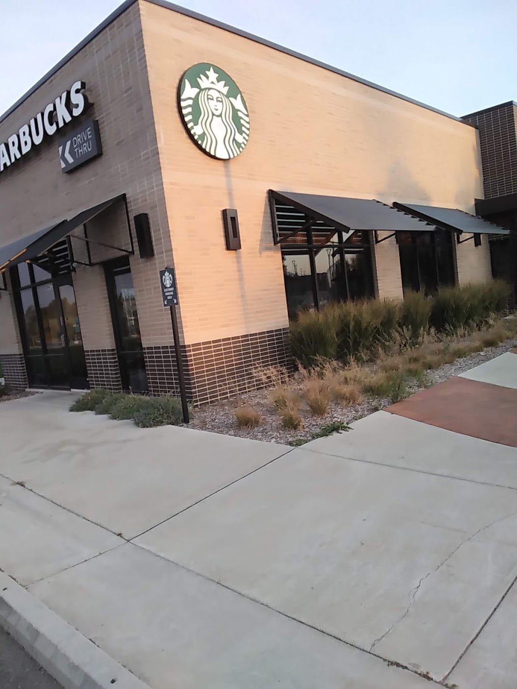 Starbucks | cafe | 4415 E 21st St N, Wichita, KS 67208, USA | 3166483641 OR +1 316-648-3641