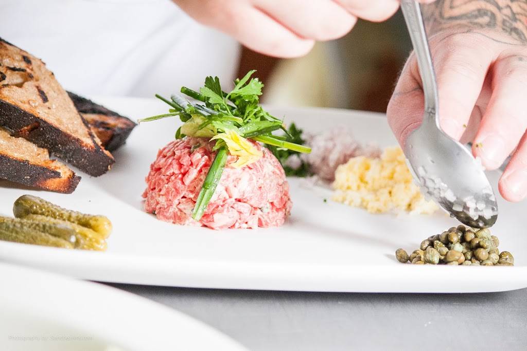 Dellas Cafe & Bistro | cafe | 608 Oakfield Dr, Brandon, FL 33511, USA | 8136843354 OR +1 813-684-3354