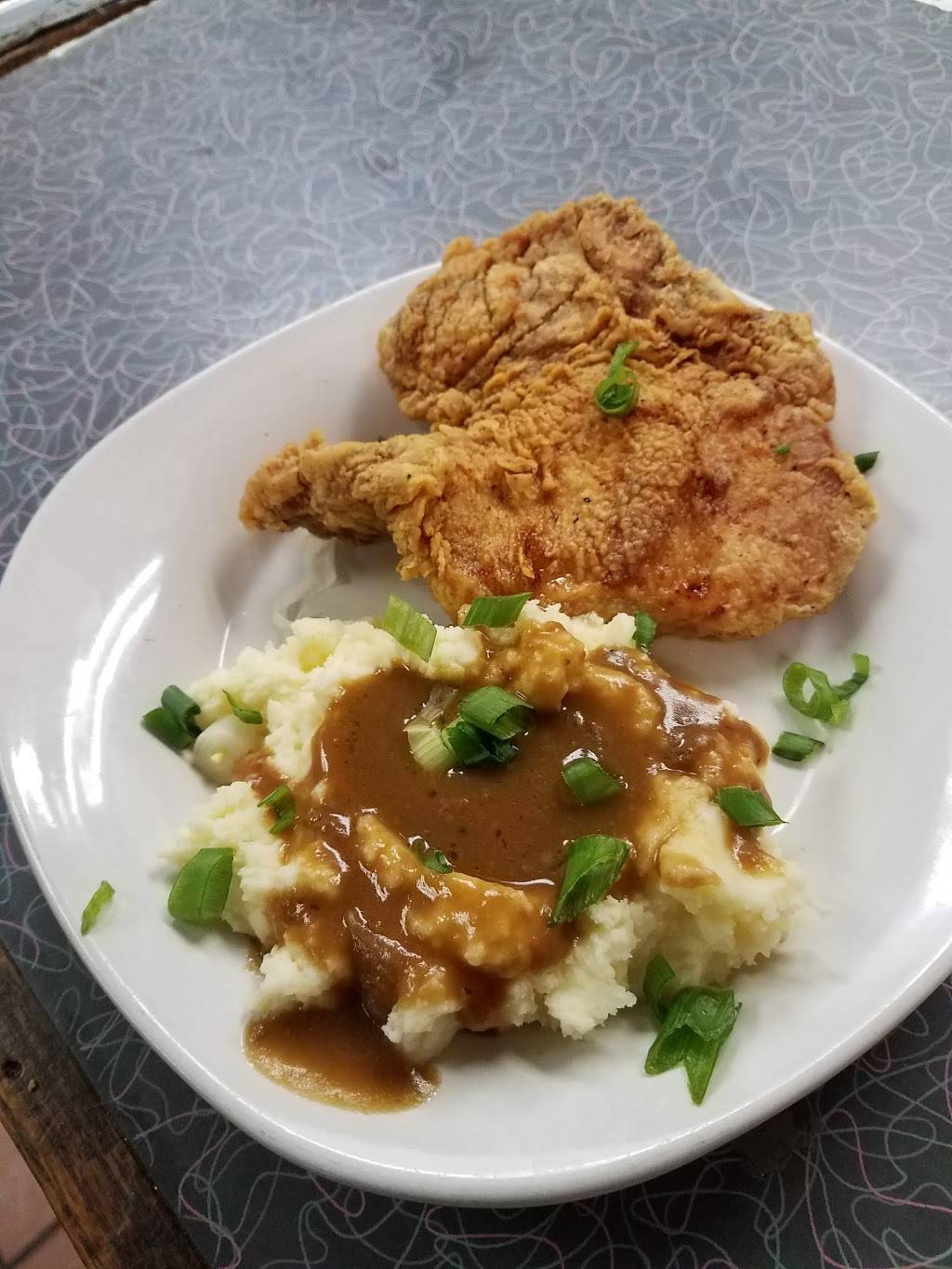 The Signature Club | restaurant | 9002 Overland Plaza, Overland, MO 63114, USA | 3142228966 OR +1 314-222-8966