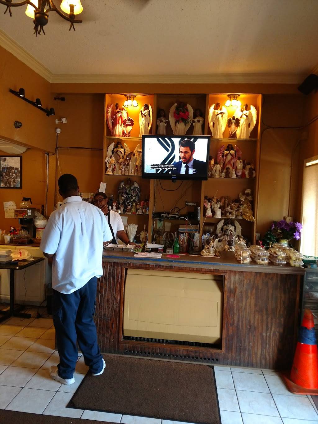 Peggys | restaurant | 326 S Cleveland St, Memphis, TN 38104, USA | 9014744938 OR +1 901-474-4938