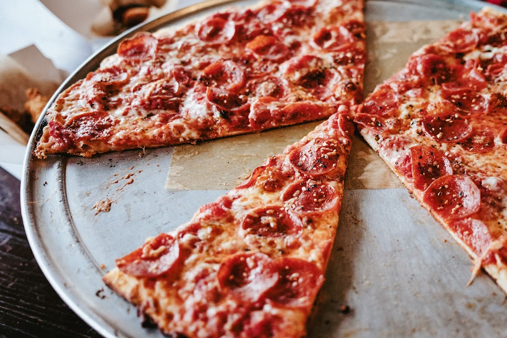 The Upper Crust Pizzeria | restaurant | 20 Charles St, Boston, MA 02114, USA | 6177239600 OR +1 617-723-9600