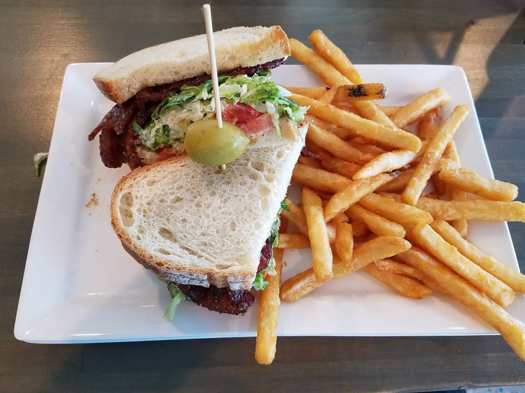 The Sandbar & Kitchen | restaurant | 2910 Atlantic Ave, Fernandina Beach, FL 32034, USA | 9043103648 OR +1 904-310-3648